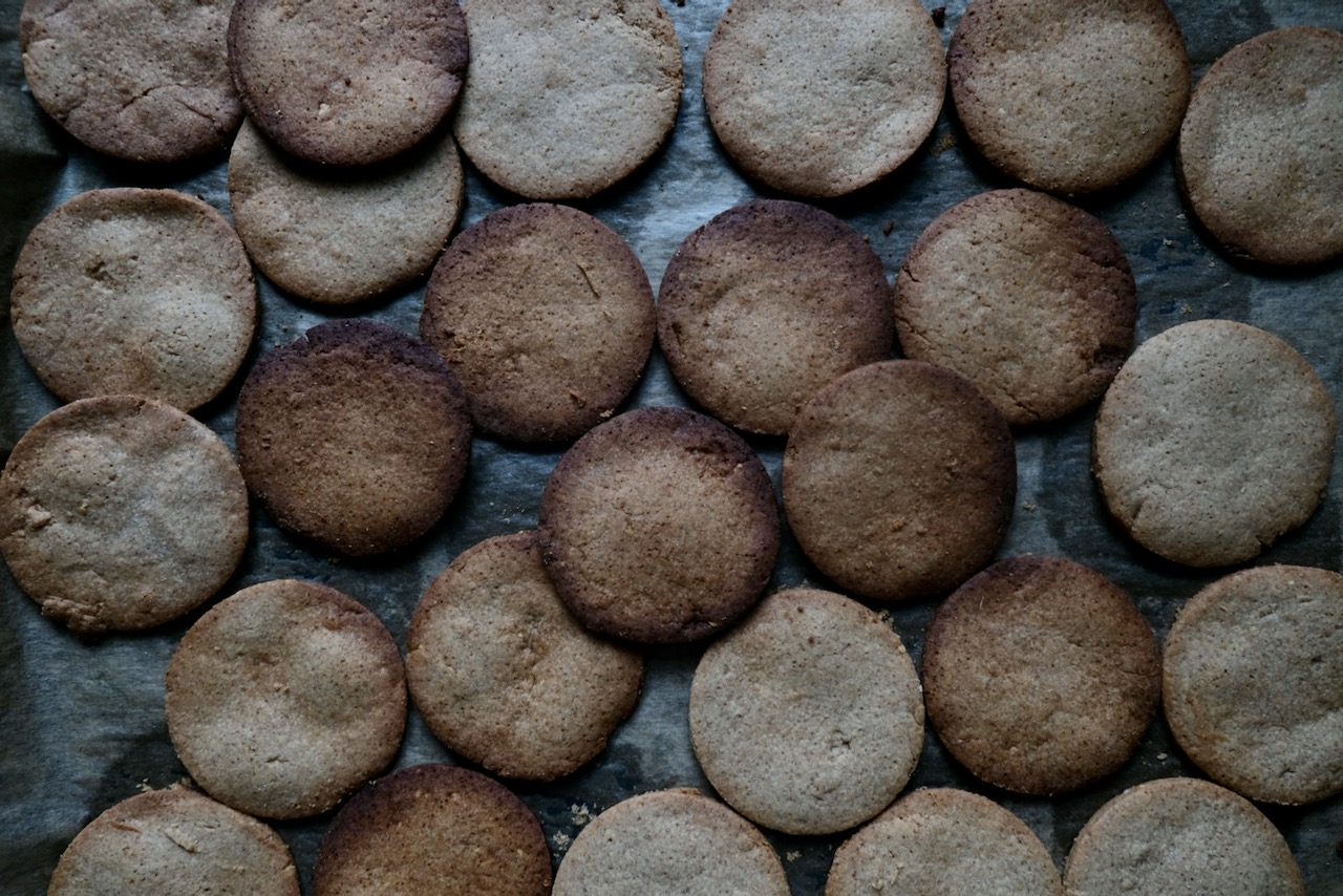 „Moon cookies”, czyli księżycowe ciasteczka orkiszowe